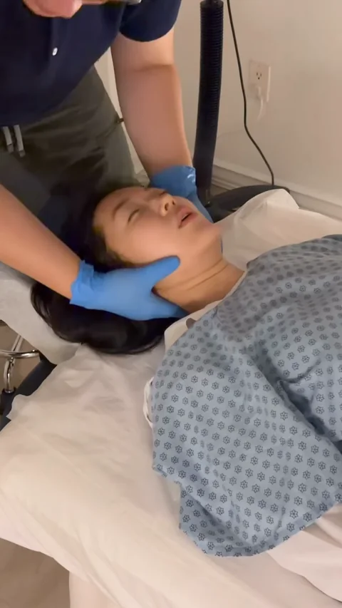 Yeaji receiving neck treatment at Tri-State Health Clinic